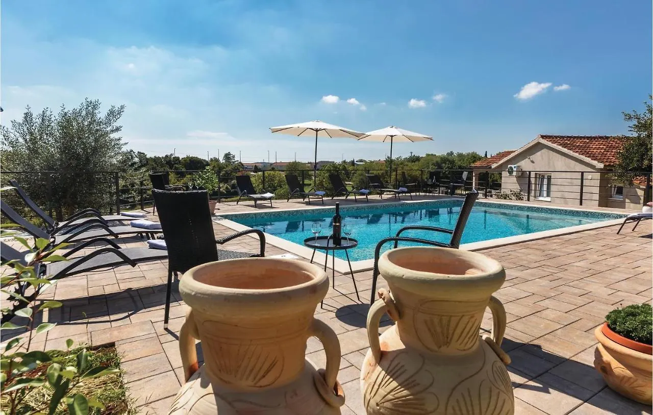 Nice Apartment In Pilkovici With Kitchen Pajkovici
