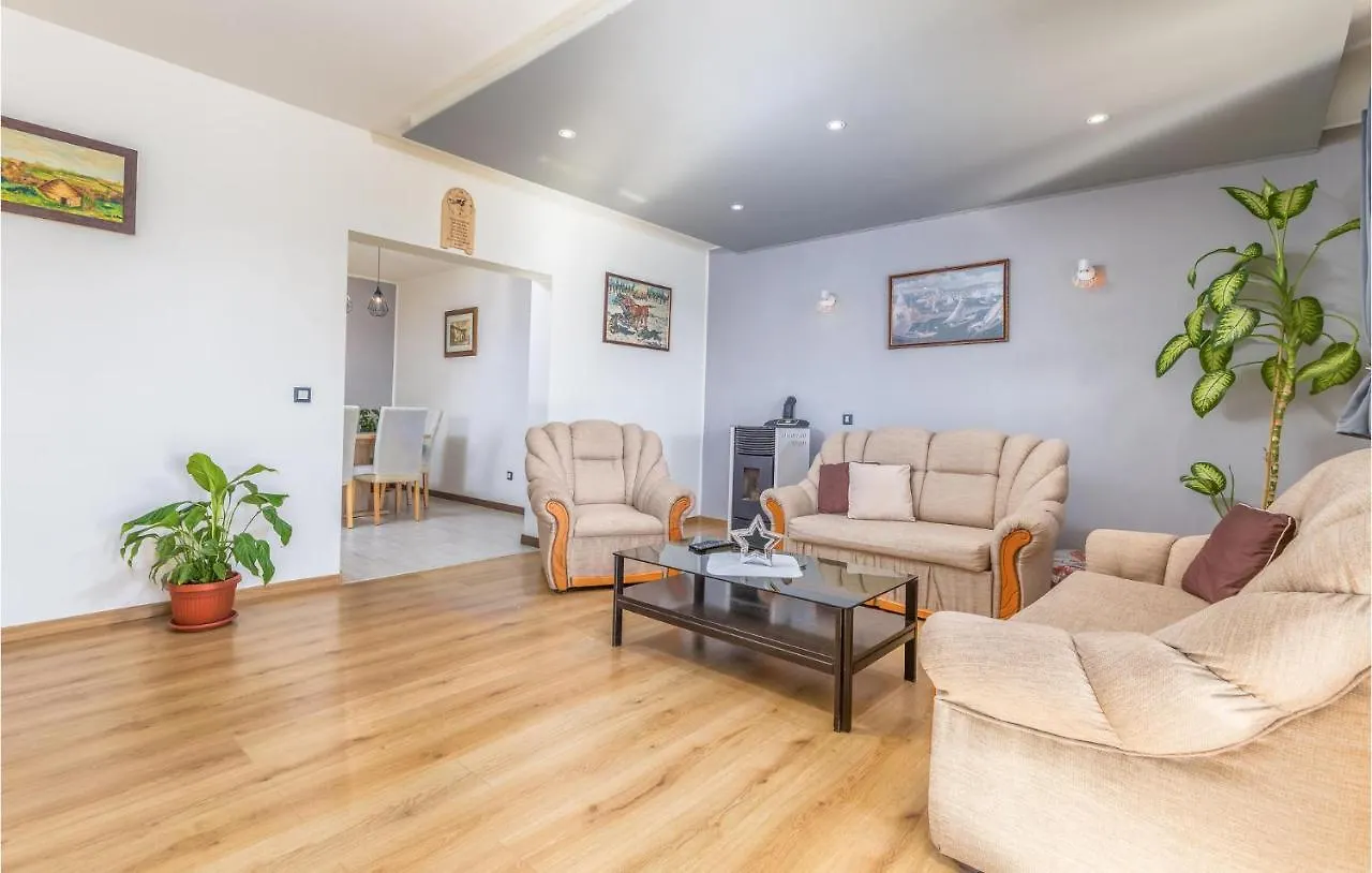 Nice Apartment In Pilkovici With Kitchen Pajkovici