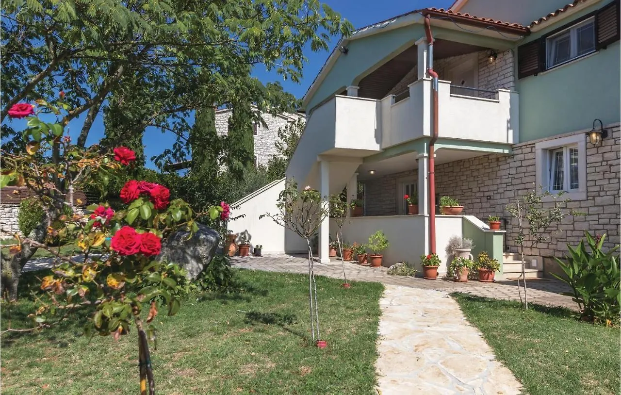 Nice Apartment In Pilkovici With Kitchen Pajkovici 0*,